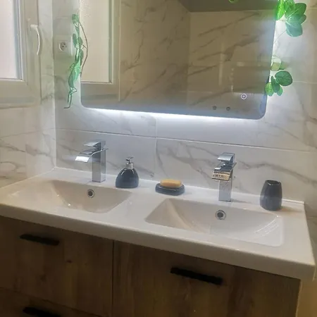 Villa La De 2 A 6 Personnes De Plein Pied Ideale Cures Teletravail Vacances, Arrivee Autonome Avec Boite A Cles *